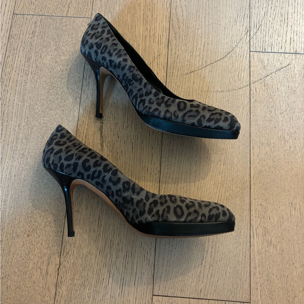 Manolo Blahnik Leopard Print Heels - Picture 6 of 7